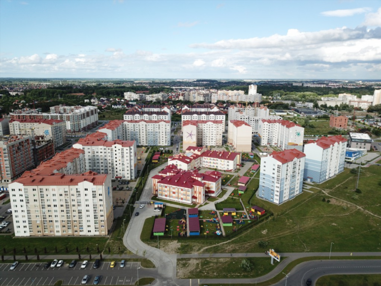 С кем граничит калининград с какими
